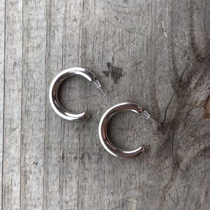 CLEARANCE‼️ Hollow silver rounded hoops